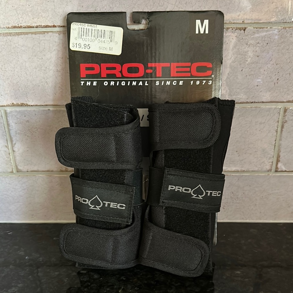 NWT ProTec Wrist Guards Size M